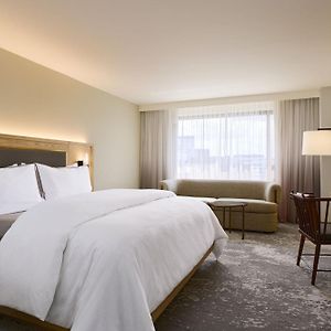 Executive Executive lounge access Guest room 1 King
